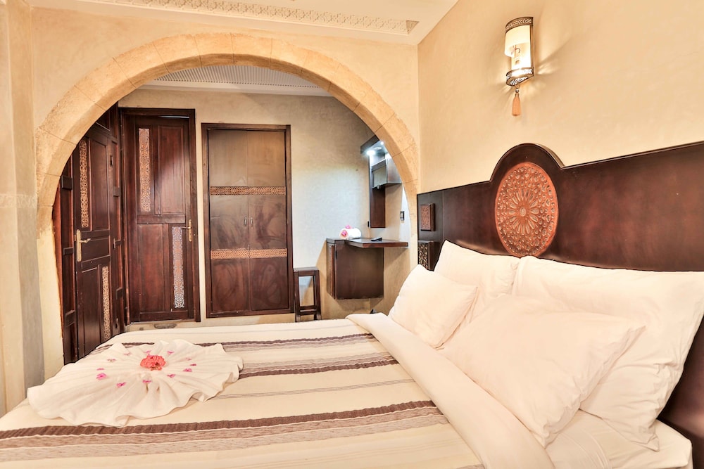 Riad Nakhla 37/62