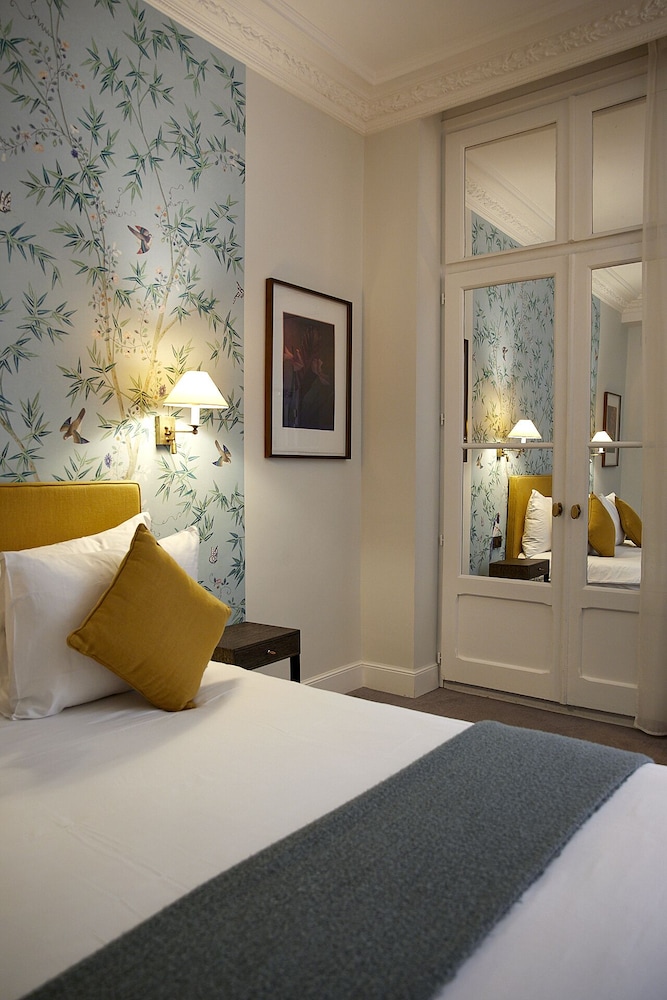 DELUXE, DOUBLE BED