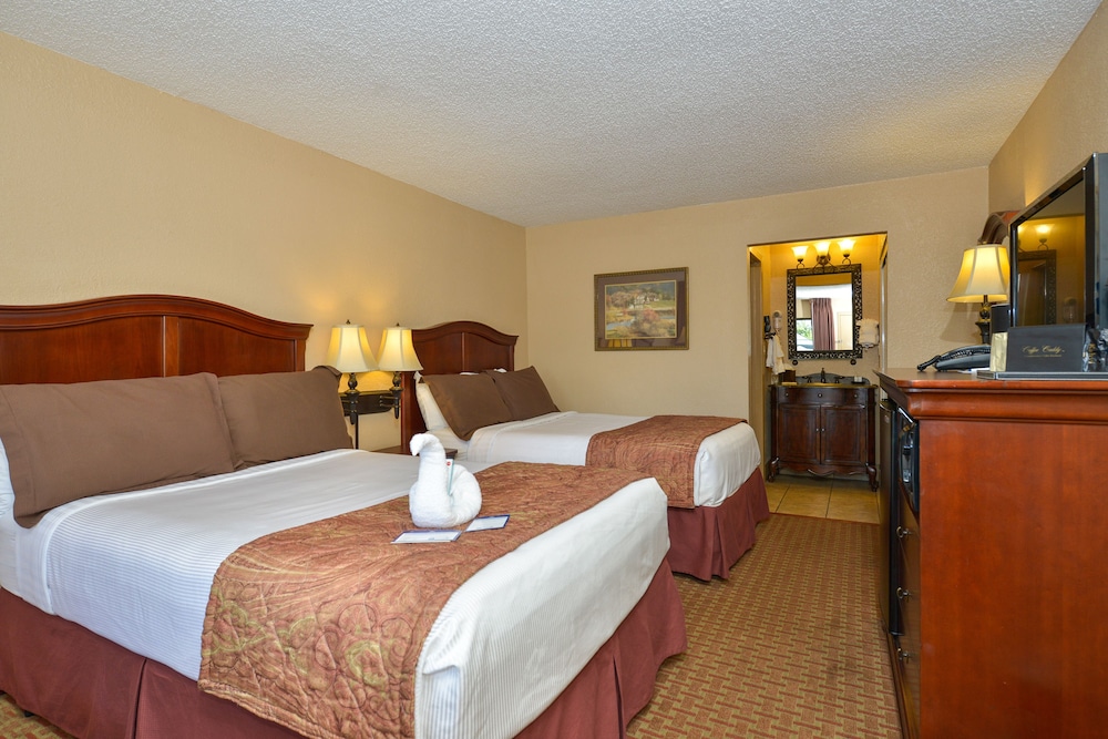 Best Western Plus Landing View Inn & Suites 15/51