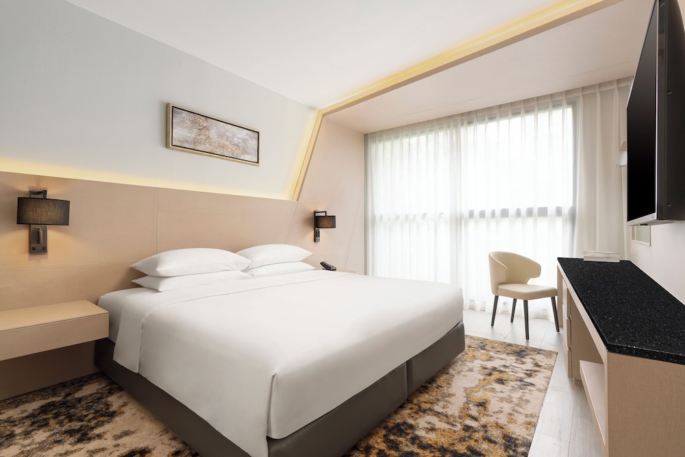 Studio, King Bed, Sofa