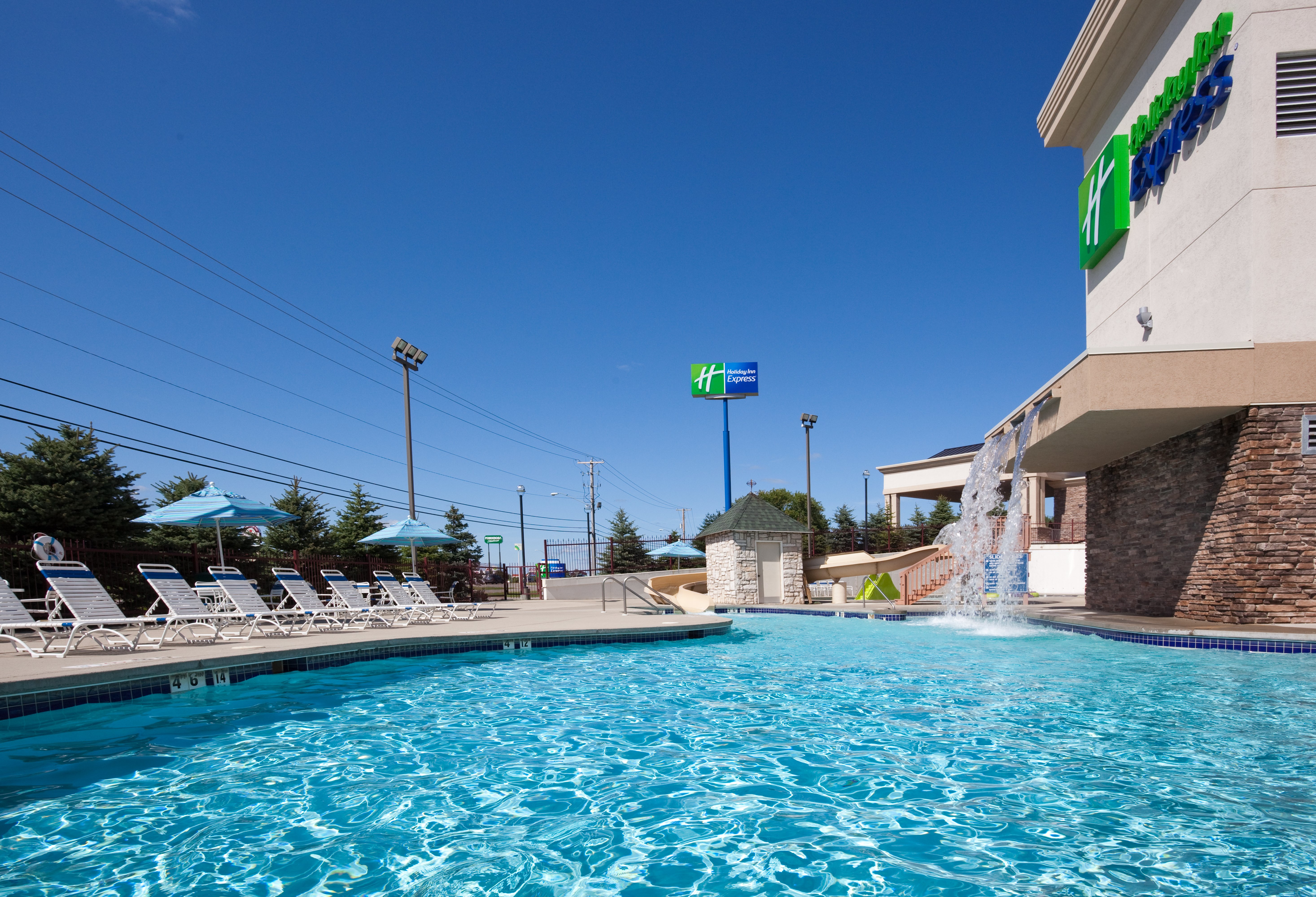Holiday Inn Express Wisconsin Dells 66/69