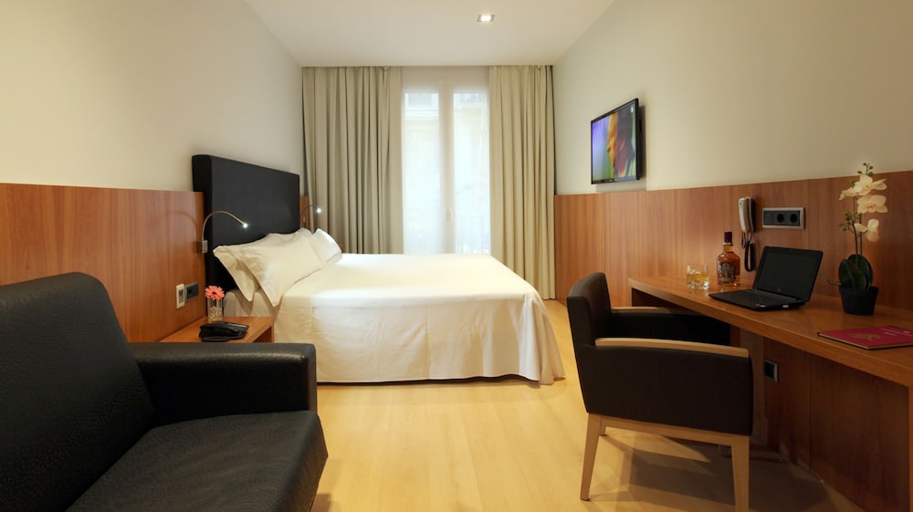 Lleo Hotel 12/40