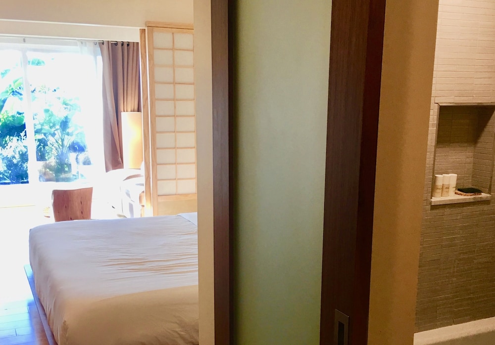 Inn at Moonlight Beach 17/75