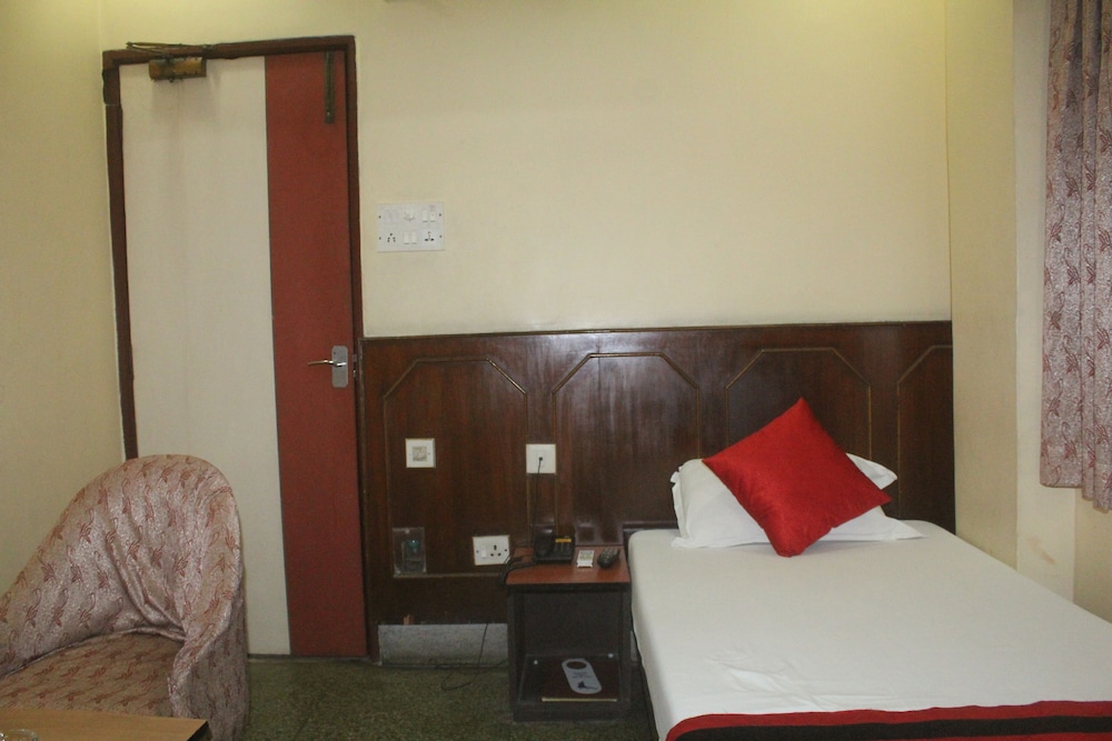 Hotel Heera 23/37