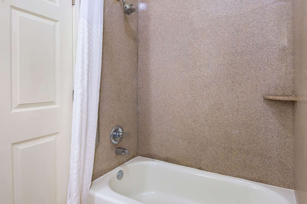 Comfort Suites Lake Charles 17/48