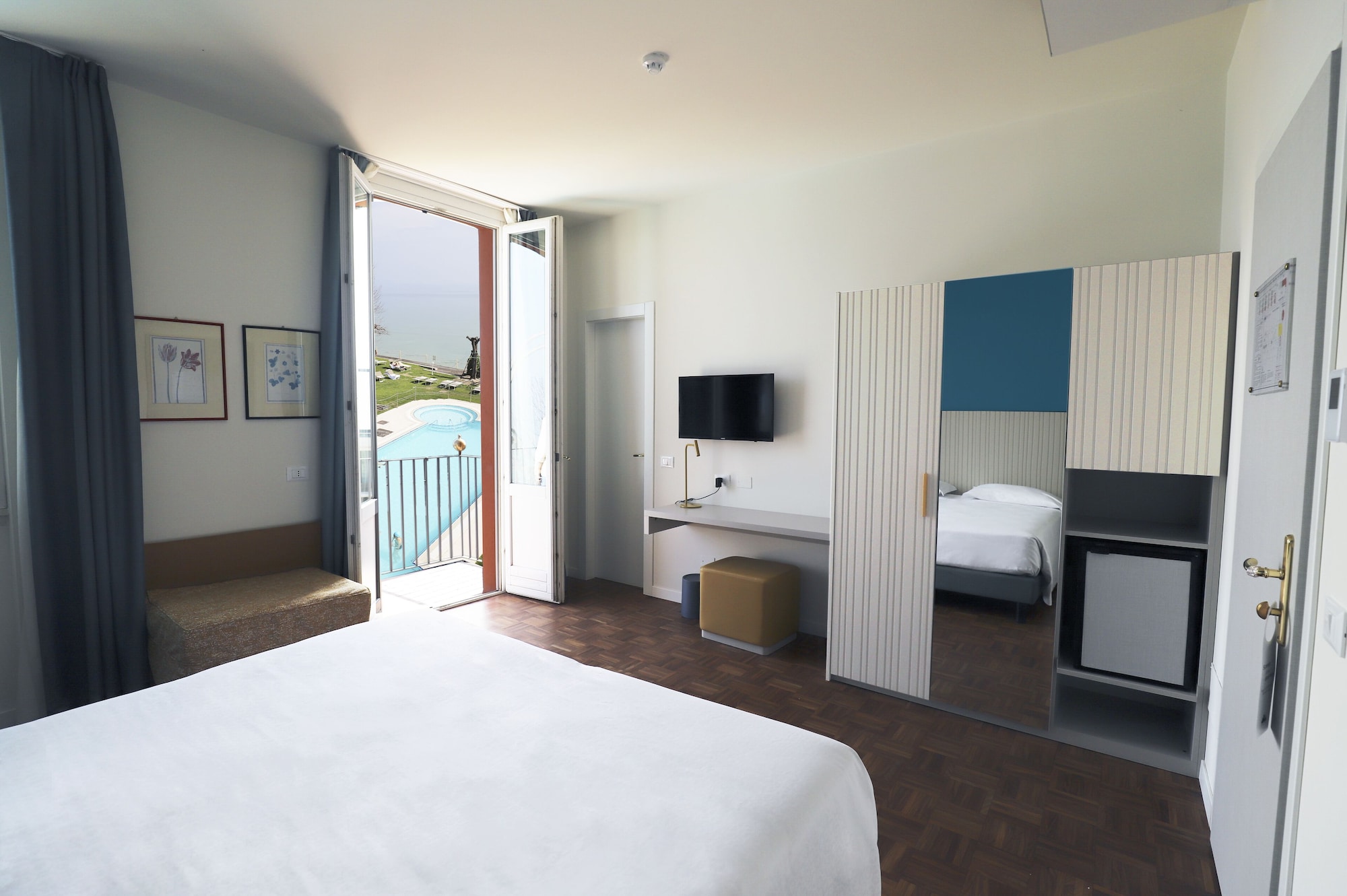 ROOM, DOUBLE BED, LAKE VIEW, BALCONY