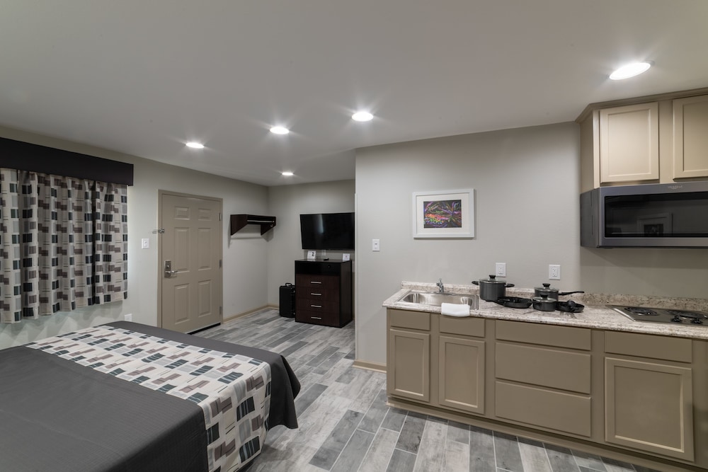 Budget Inn & Suites 30/56