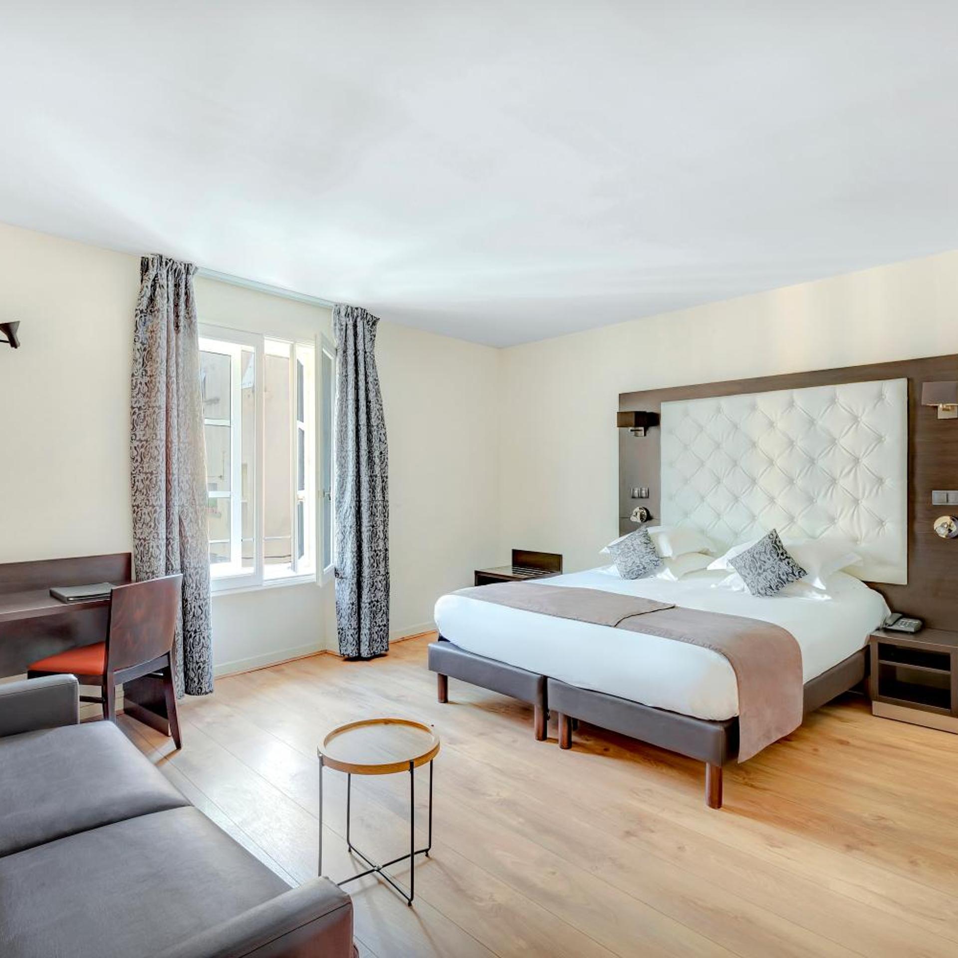 Junior Suite, Queen Bed, Sofa