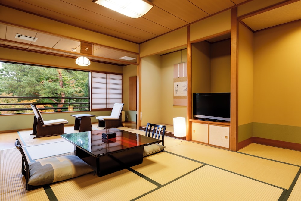 STYLE, DELUXE, 4 FUTON BEDS