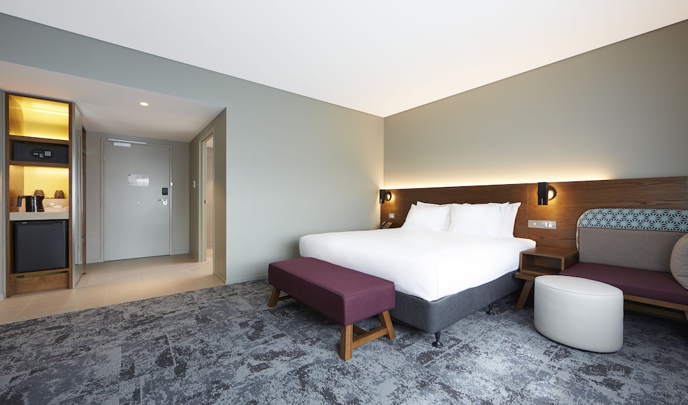 HOLIDAY INN EXPRESS NEWCASTLE 13/63