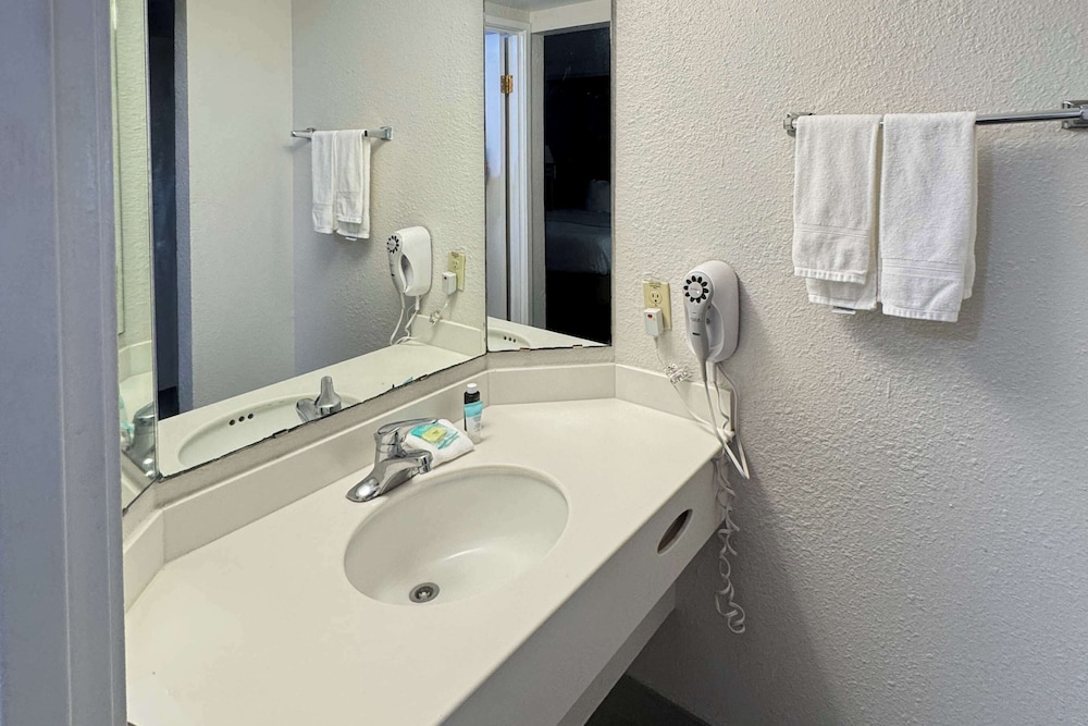 Rodeway Inn College Station, TX 35/37