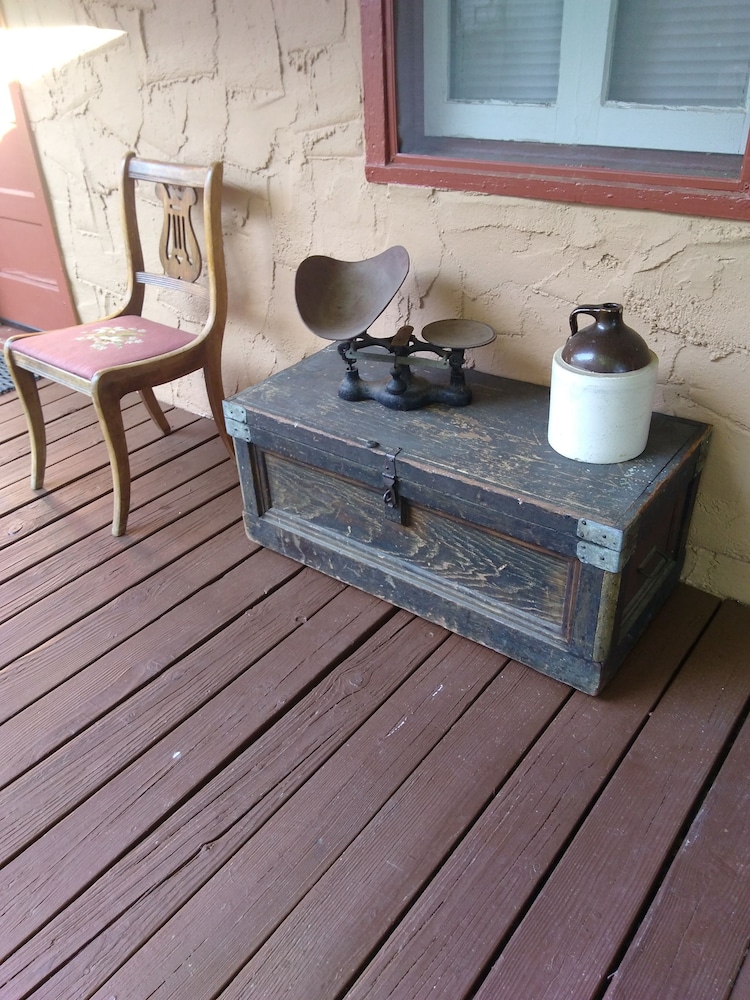 Shep's Miners Inn 49/50