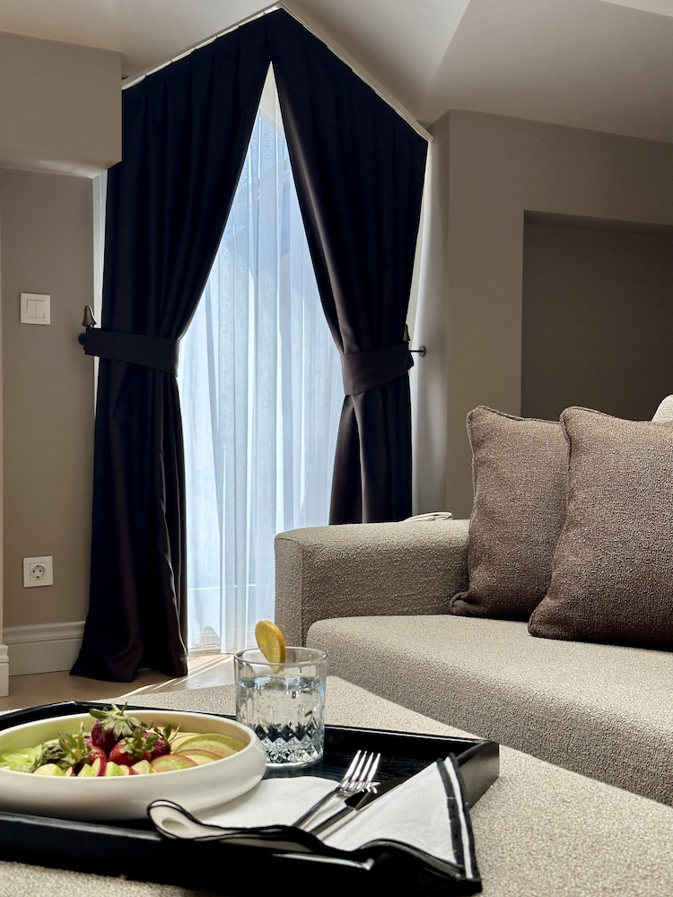 Weingart Suites Hotel 40/58