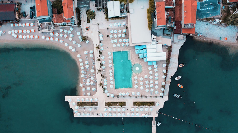 Palmon Bay Hotel and Spa 46/48