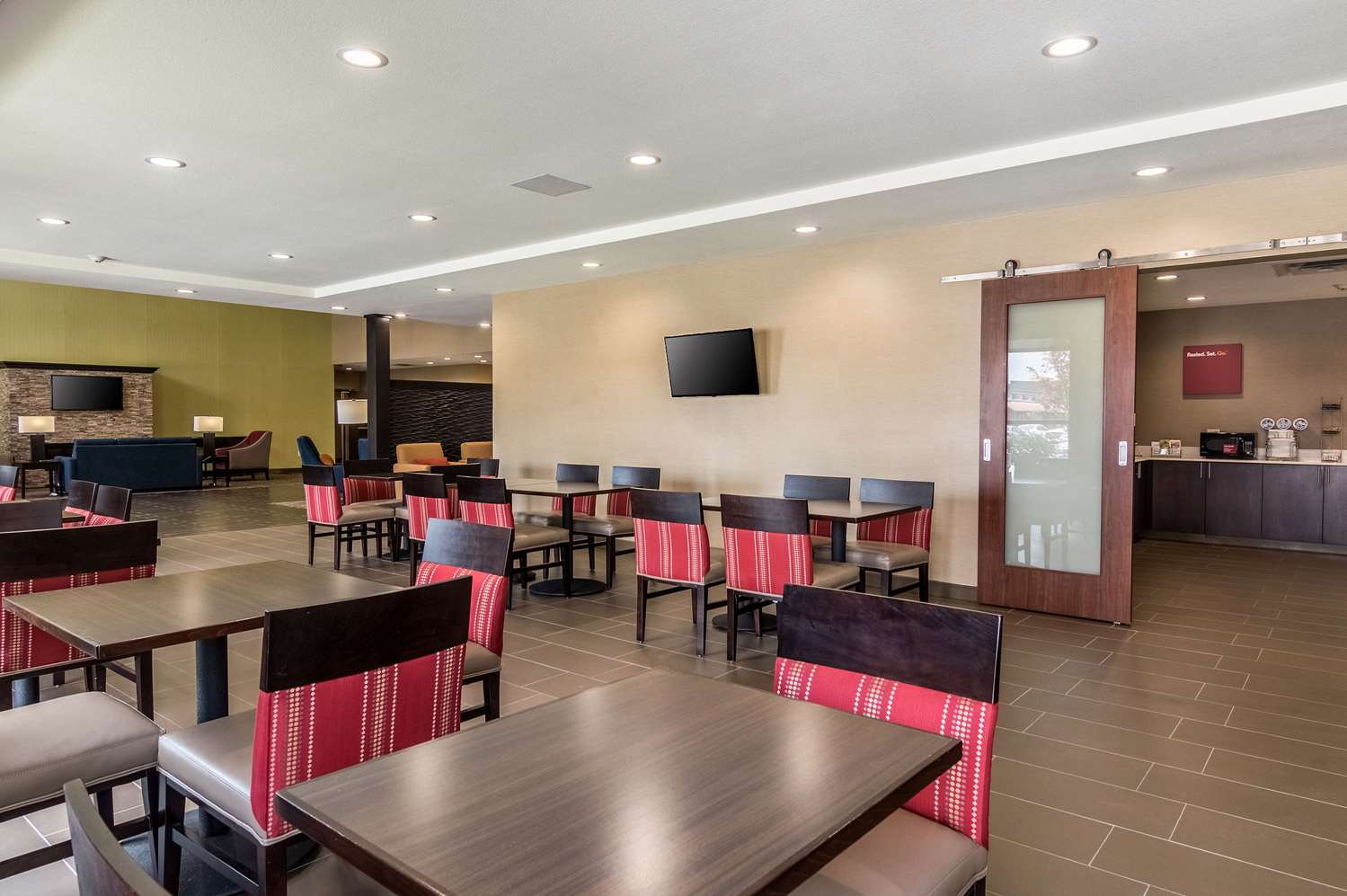 Comfort Suites Meridian And I-40 13/18