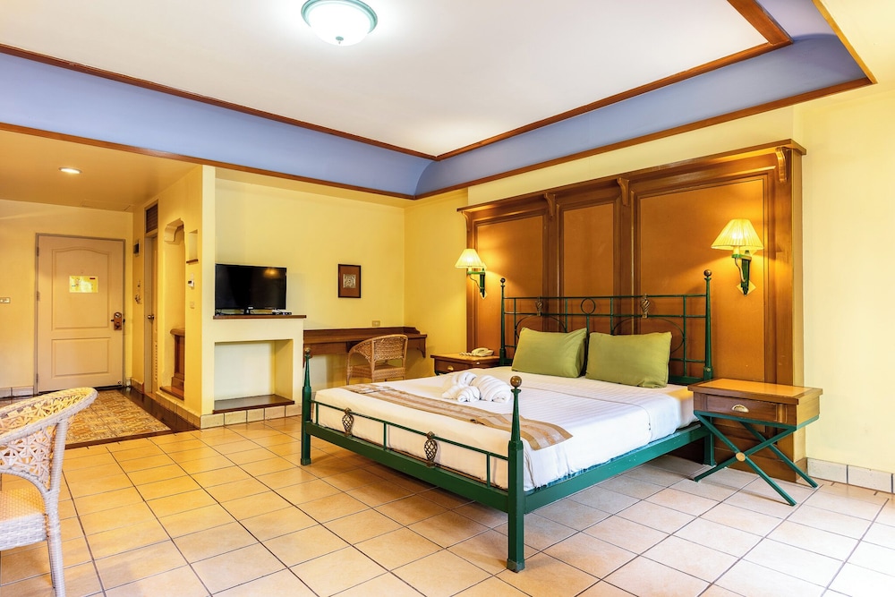 DELUXE, DOUBLE BED
