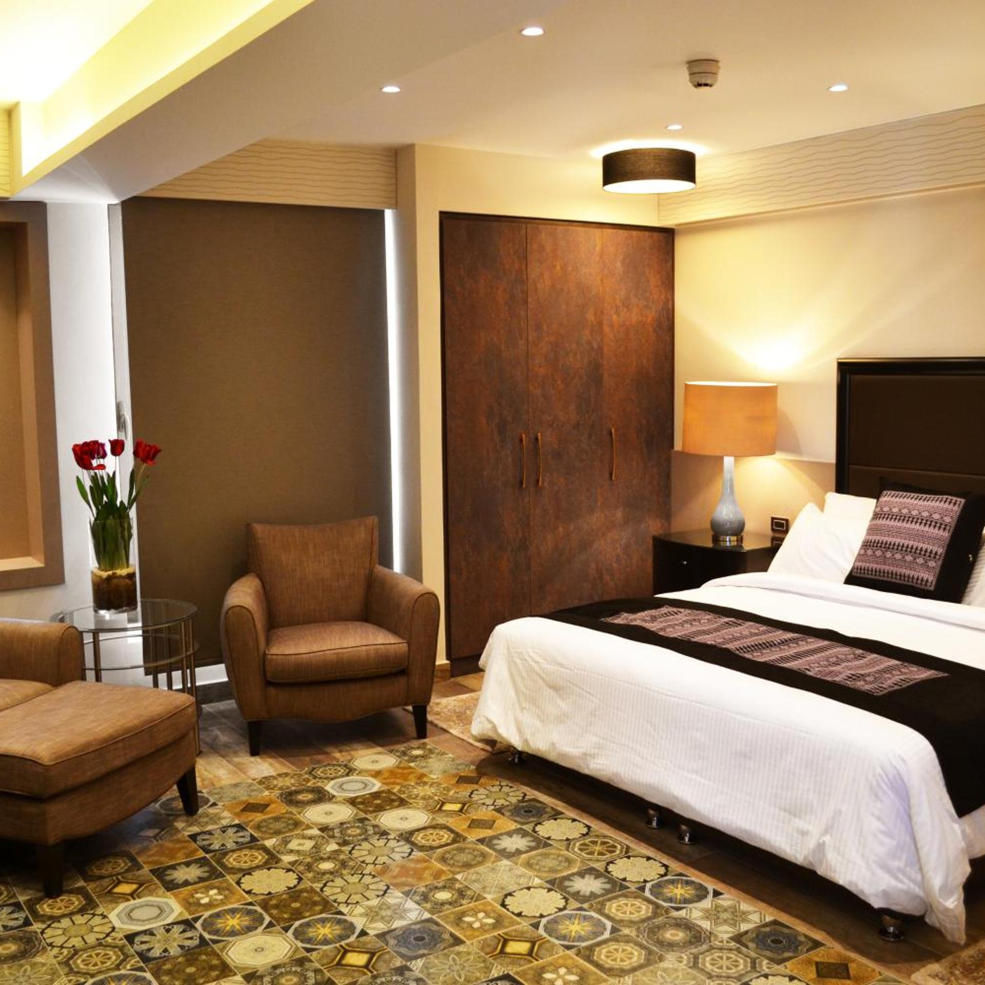 غرفة سوبيريور بسرير مزدوج، Ambassador Hotel 2/10