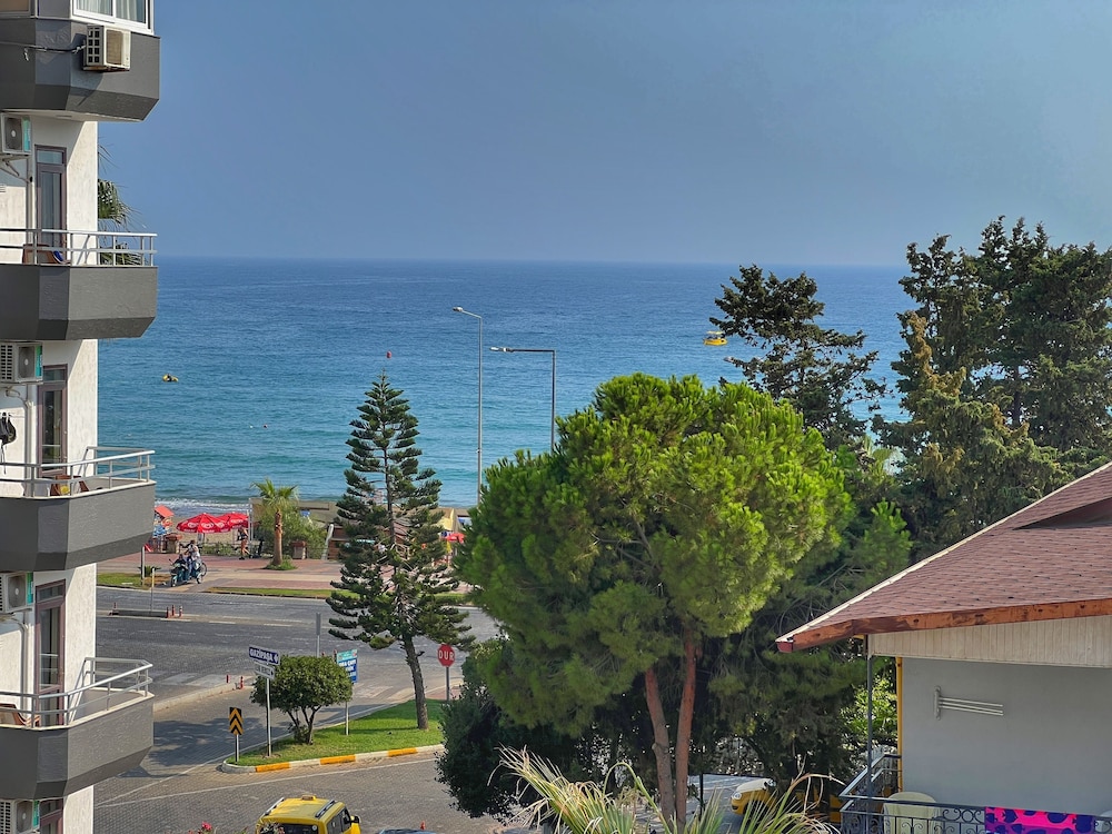 North Point Hotel 46/49
