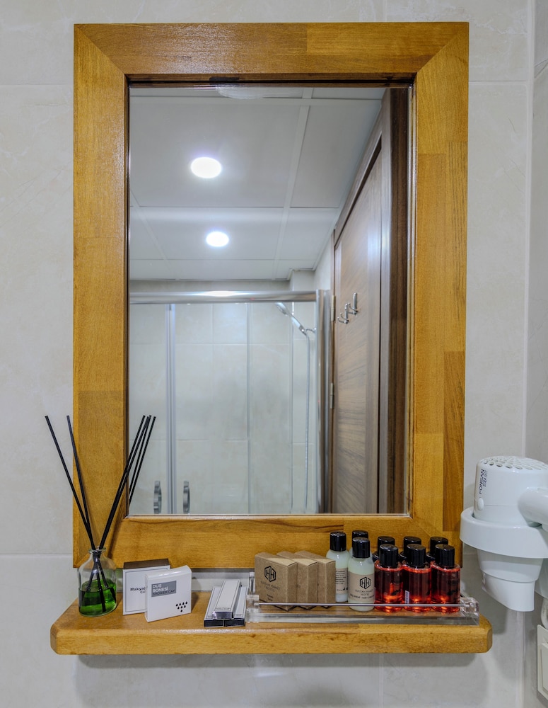 Sultan Hamit Hotel 52/57
