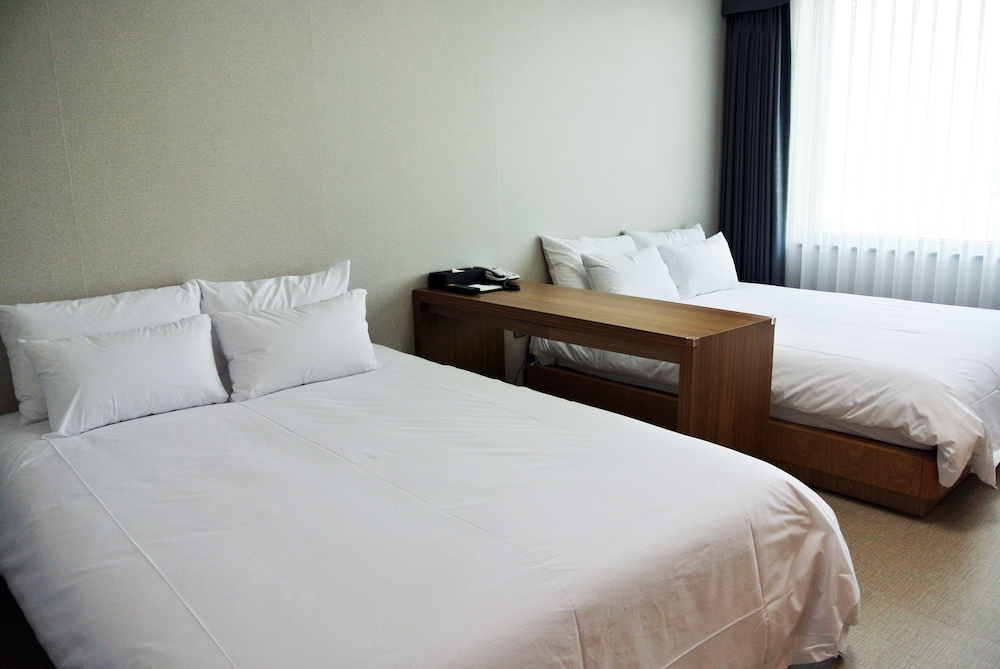DELUXE, FAMILY, TWIN BEDS