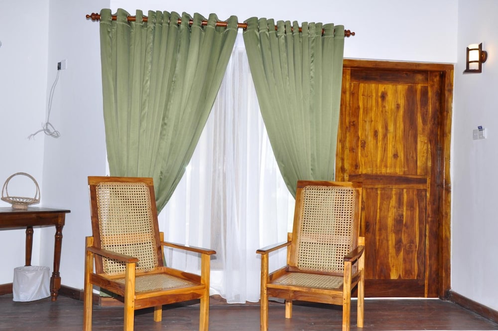 Naaval Hotel 25/45