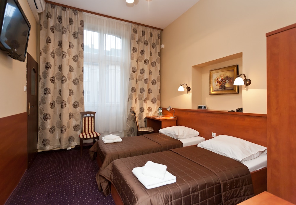 Maksymilian Hotel 16/70