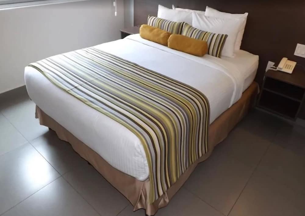 HOTEL OJOS DEL RIO 17/50