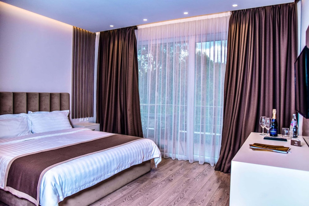 VH Broadway Tirana Hotel 10/50