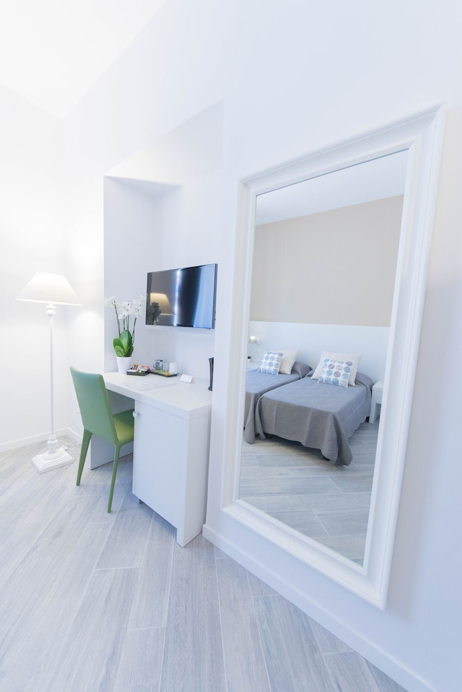 Vantaggio Suites & Apartments 14/39