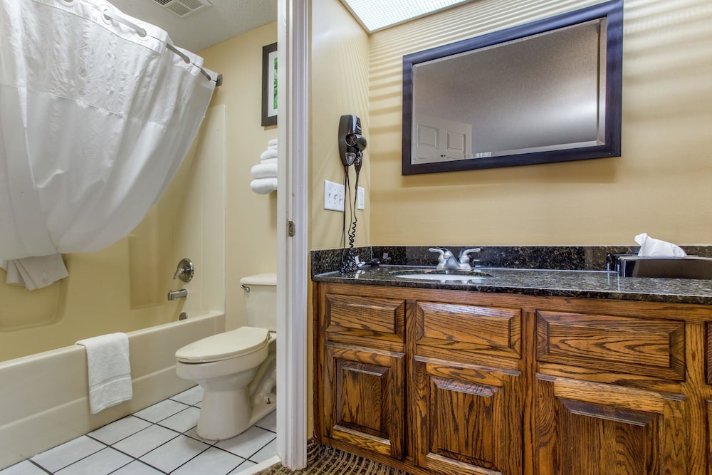 Quality Inn Laurinburg, NC 6/44