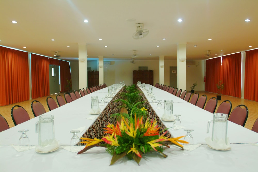 Hexagon International Hotel 41/50