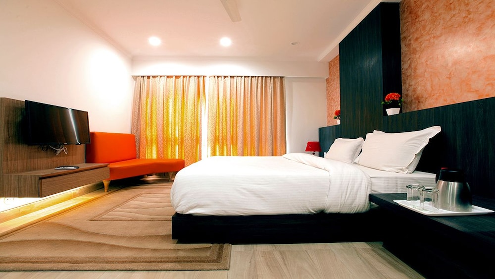 Hotel Santosh Dham 6/16