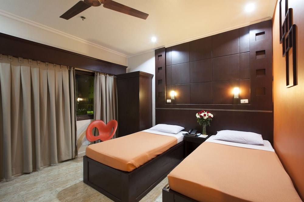 Paladin Hotel 18/41