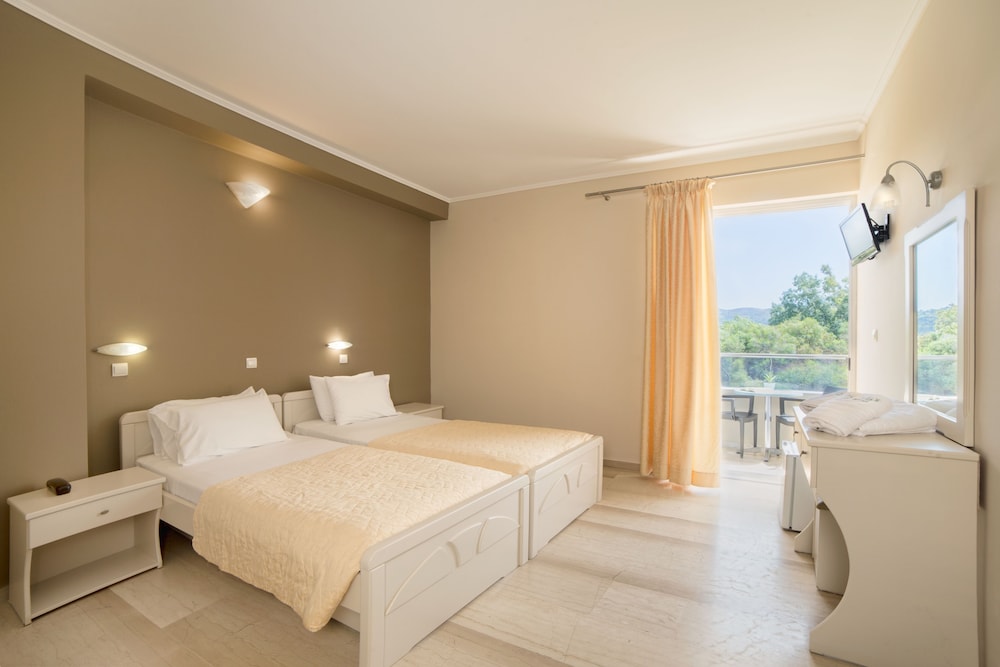 ROOM, TWIN BEDS