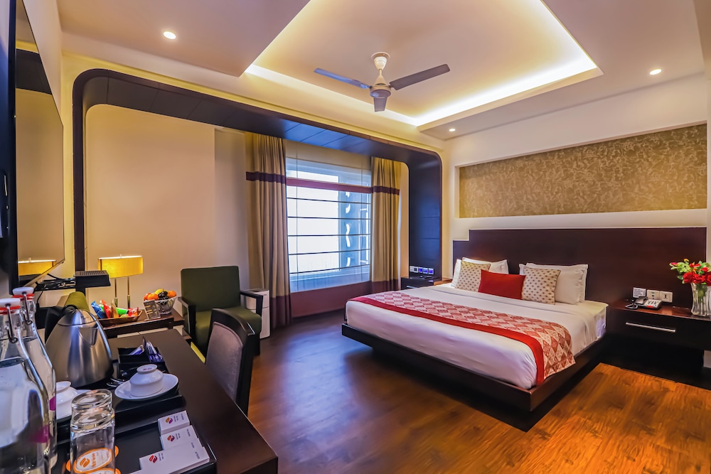 Godwin Deluxe Hotel 24/64