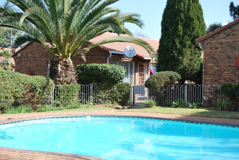Sunward Park Guesthouse 40/50