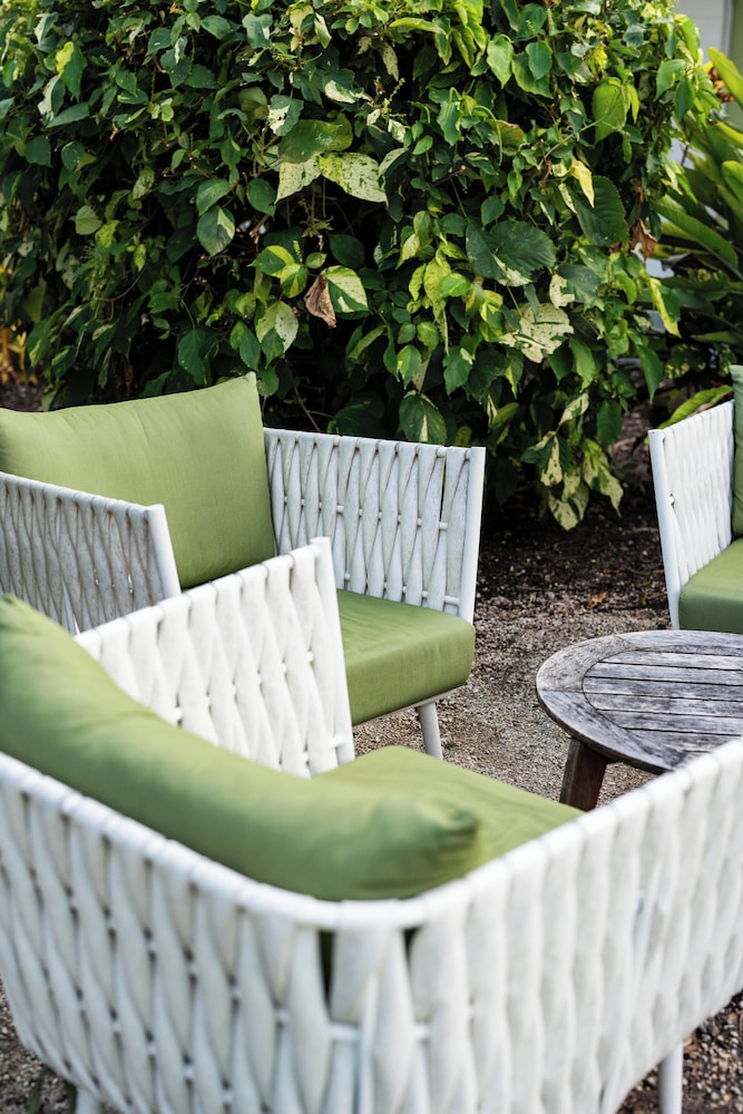 Hadley House Resort 58/64