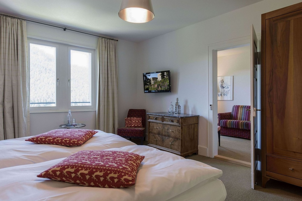 Family, Twin Beds, South View