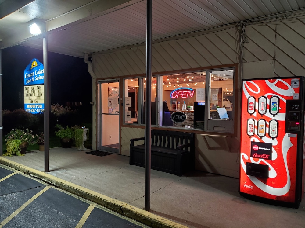 Great Lakes Inn and Suites 38/45