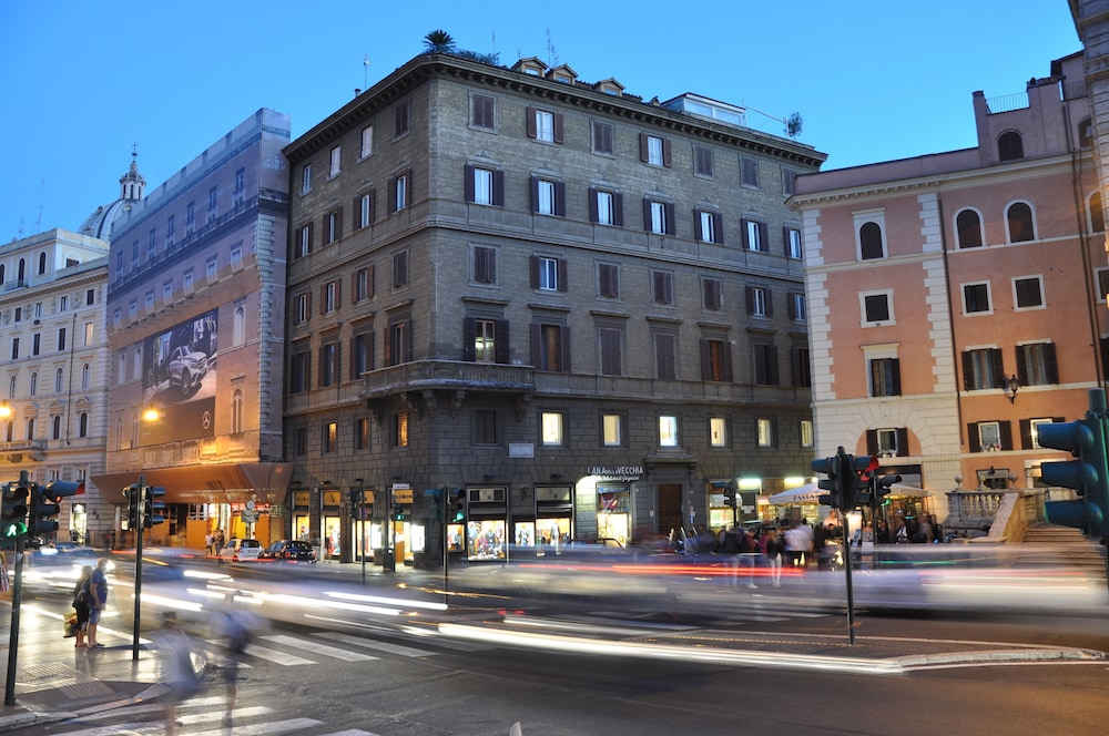 Navona Rooms 24/27