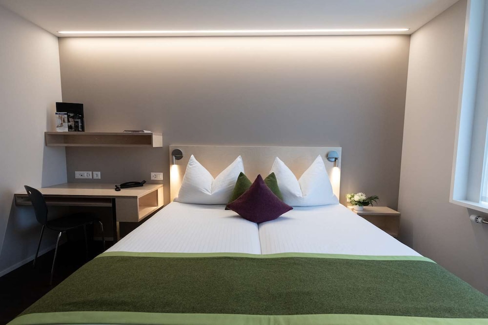 STANDARD, TWIN BEDS