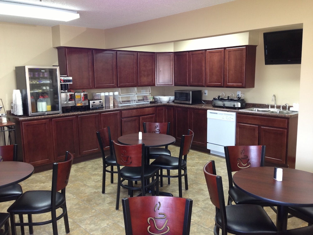 New Victorian Inn and Suites 38/43