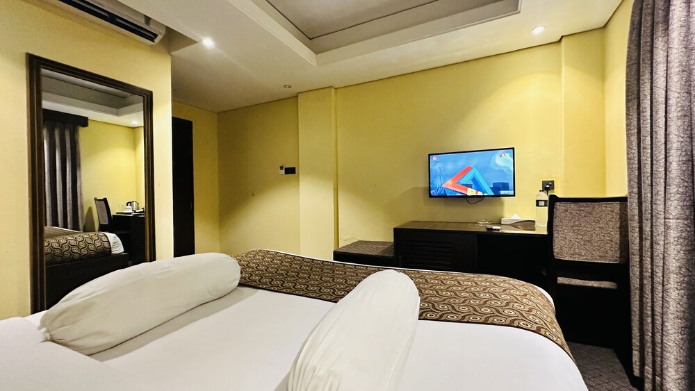 Hotel The Capital 10/50