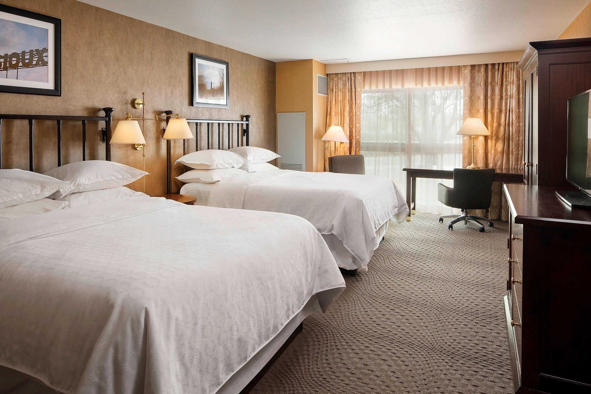 Tower, Executive, 2 Queen Beds