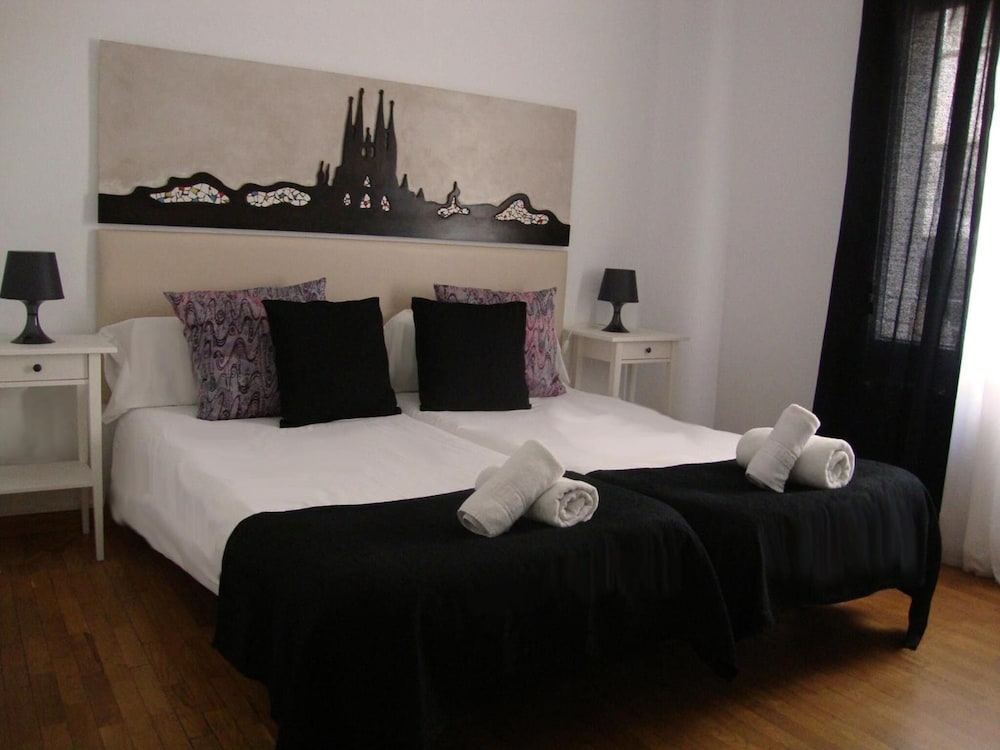 Petit Hotel 8/48