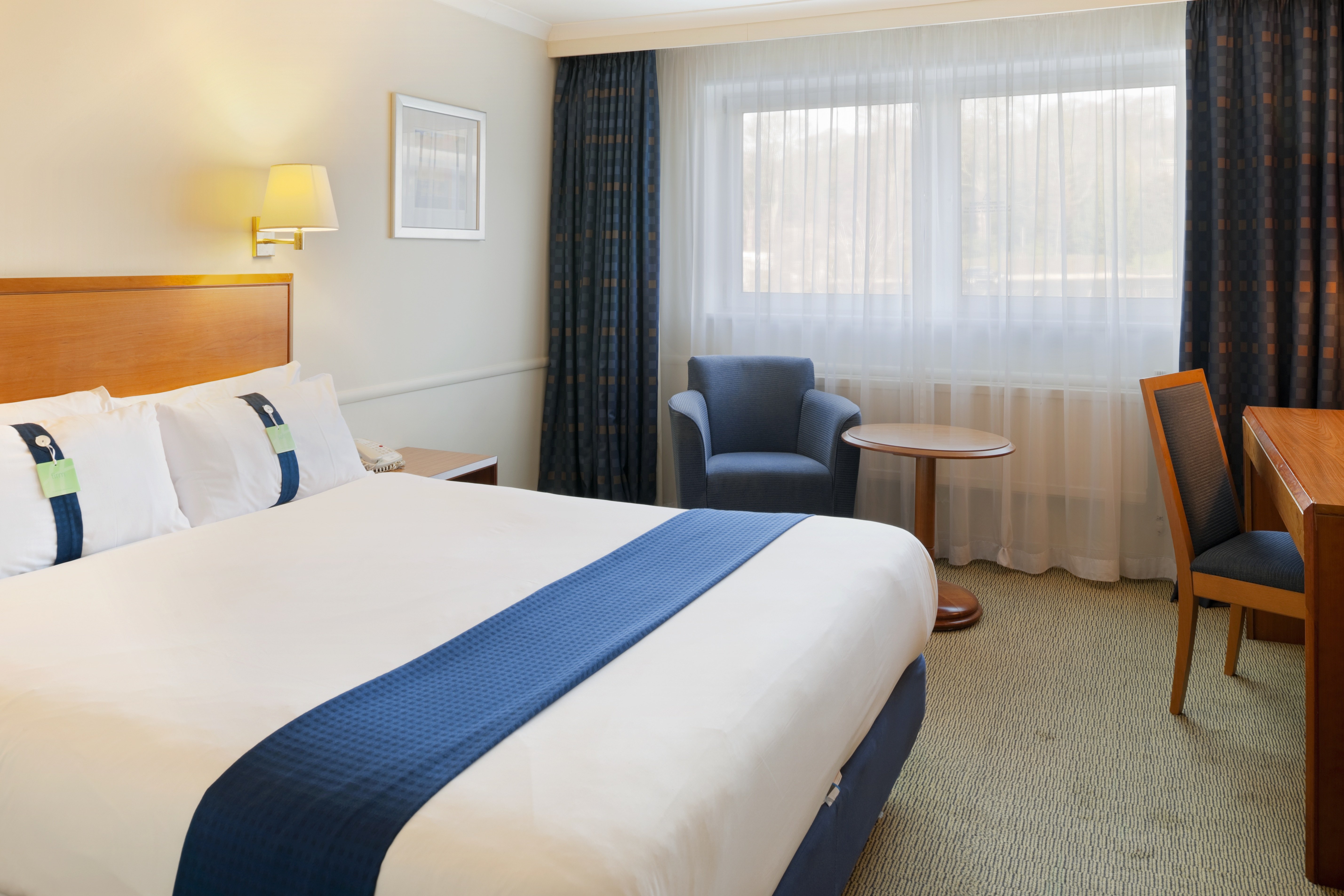 HOLIDAY INN EDINBURGH 16/80