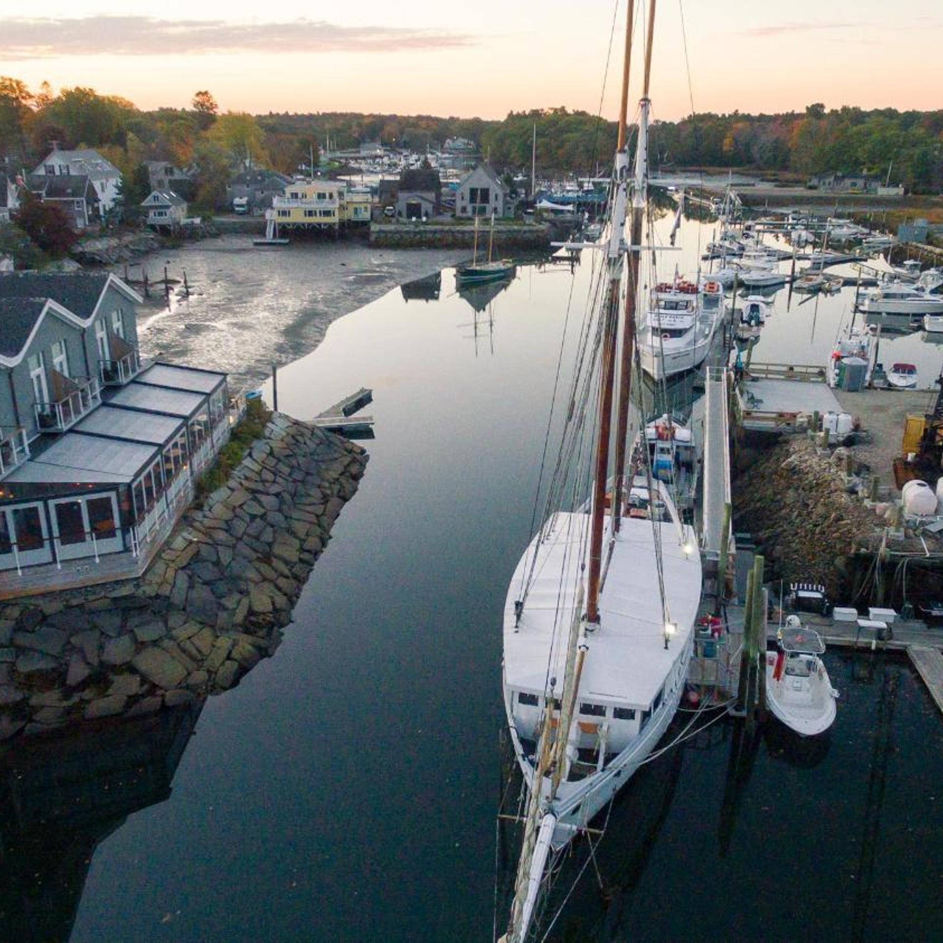 The Boathouse Waterfront Hotel 46/55
