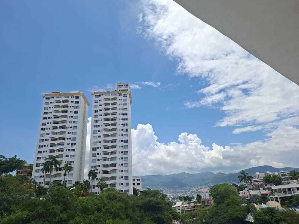 Acamar Beach Resort Acapulco 10/65