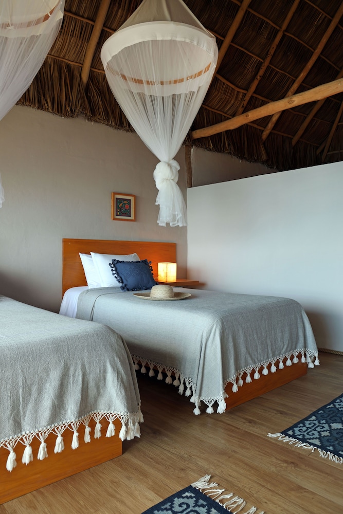 DELUXE, TWIN BEDS, OCEAN VIEW