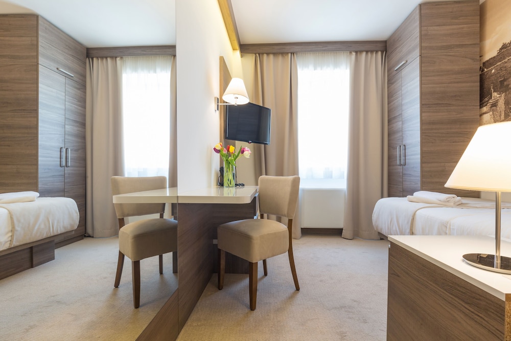 Royal Inn Hotel 33/37